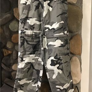 Camo men’s cargo pants size 30x30 vintage
